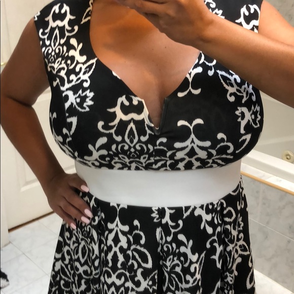 #199 BLACK & IVORY DRESS - Picture 4 of 6